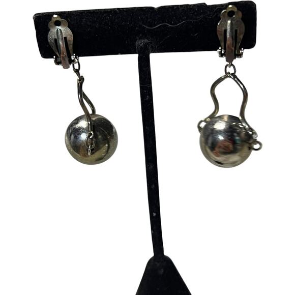 Vintage Silver Metal Orb Ball Dangle Clip On Statement Earrings - Picture 5 of 10